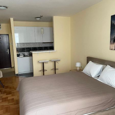 Trident Apartments 2 Ni Eksteriør bilde