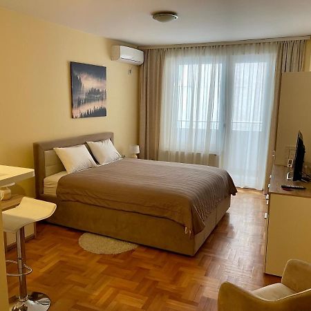 Trident Apartments 2 Ni Eksteriør bilde