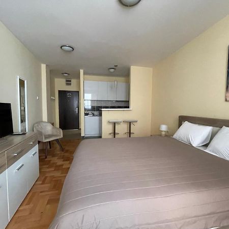 Trident Apartments 2 Ni Eksteriør bilde